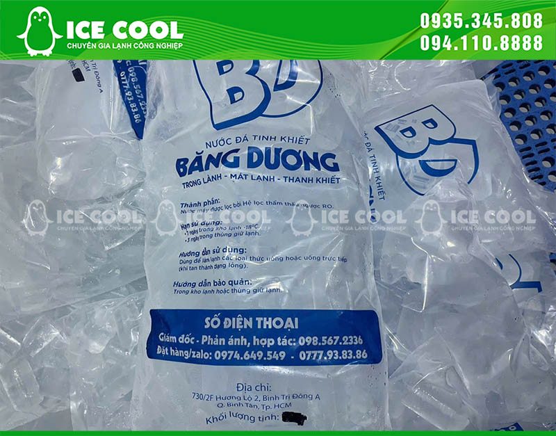 Đá viên được đóng gói vào bao 1kg