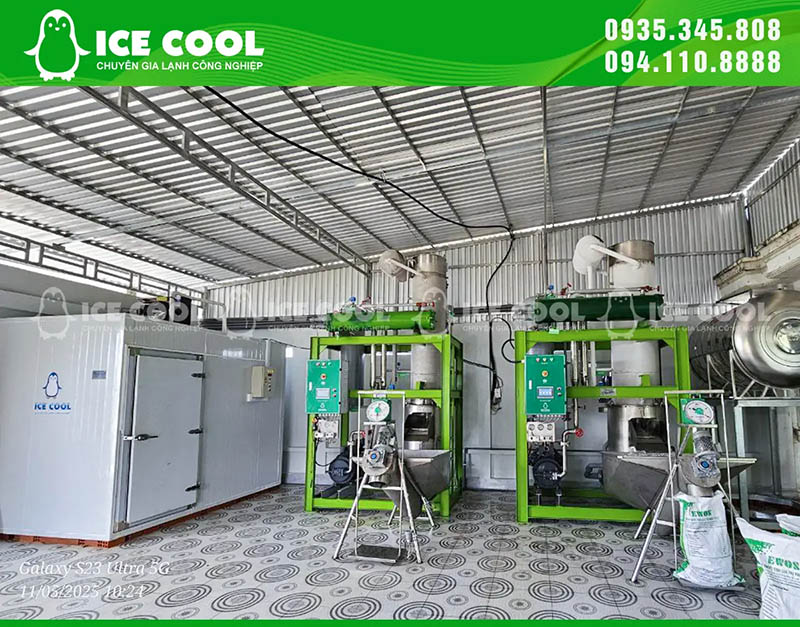 Hai máy đá viên công suất 10 tấn cùng với kho lạnh