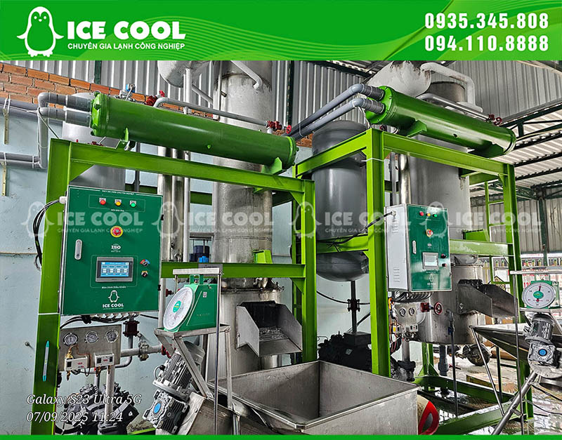 Hai máy đá đã được lắp đặt hoàn chỉnh và đưa vào hoạt động