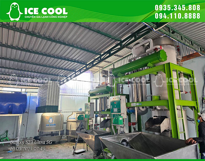 Hệ thống máy đá bia 10 tấn, máy làm đá cà phê 5 tấn, tháp giải nhiệt, lọc nước, kho lạnh được lắp đặt đầy đủ